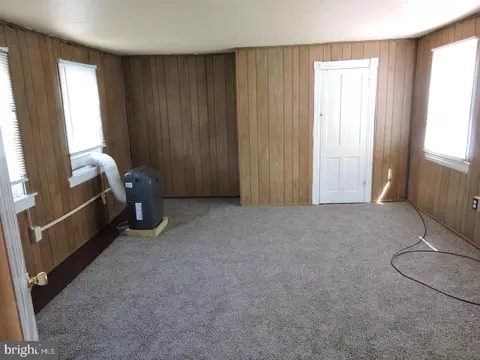 Living - 403 Mulberry St, Milton, DE 19968 photo 3 of 4