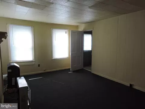 Living - 403 Mulberry St, Milton, DE 19968 photo 1 of 4