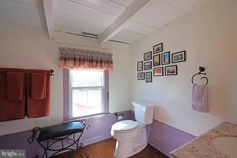 Bath - 118 Broad St, Milton, DE 19968 photo 3 of 5