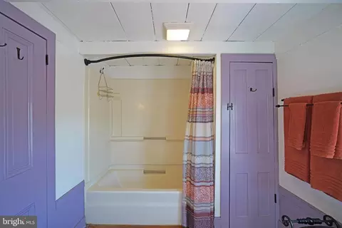 Bath - 118 Broad St, Milton, DE 19968 photo 5 of 5