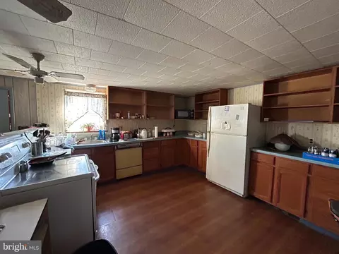 Kitchen - 32814 Mount Pleasant Rd, Laurel, DE 19956 photo 1 of 2