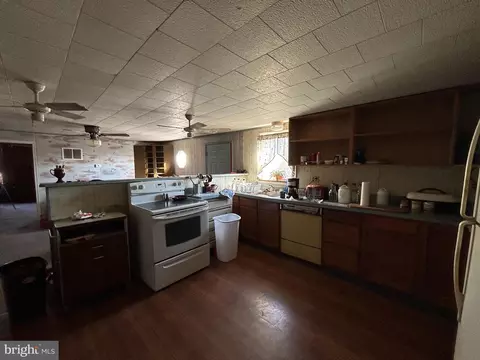 Kitchen - 32814 Mount Pleasant Rd, Laurel, DE 19956 photo 2 of 2