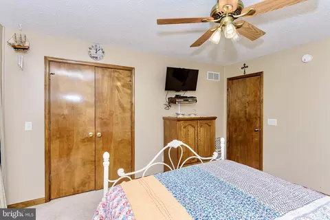 Bedroom - 24604 Peterkins Rd, Georgetown, DE 19947 photo 5 of 8