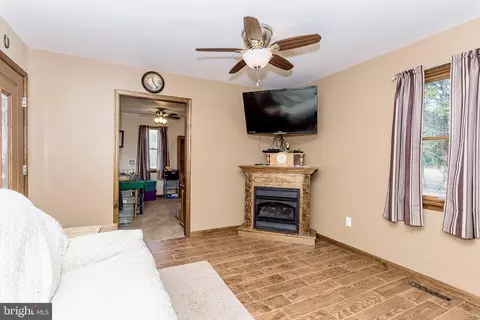 Living - 24604 Peterkins Rd, Georgetown, DE 19947 photo 4 of 4