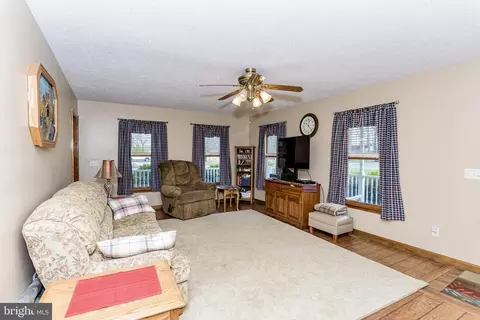 Living - 24604 Peterkins Rd, Georgetown, DE 19947 photo 2 of 4