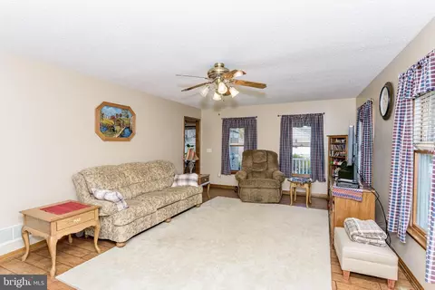 Living - 24604 Peterkins Rd, Georgetown, DE 19947 photo 1 of 4