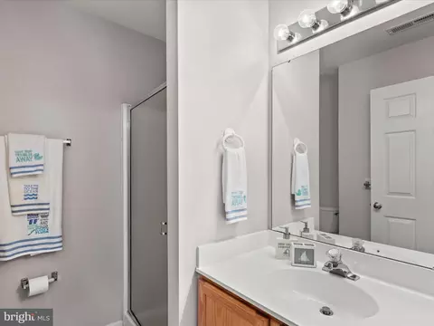 Bath - 18 Calvert St #59, Ocean View, DE 19970 photo 2 of 3