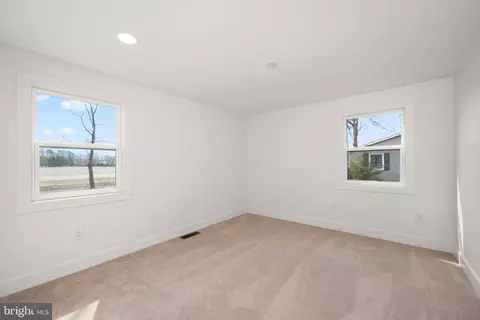 Bedroom - 18316 Shingle Point Rd, Georgetown, DE 19947 photo 5 of 6