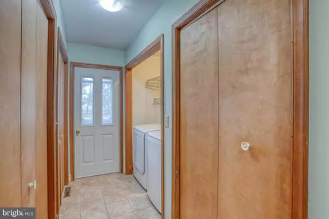 Entry Way - 76 Valley Forge Dr, Milford, DE 19963 photo 2 of 3