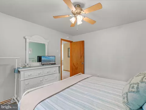 Bedroom - 32721 E Riga Dr, Ocean View, DE 19970 photo 4 of 19