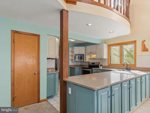 Kitchen - 32721 E Riga Dr, Ocean View, DE 19970 photo 1 of 5