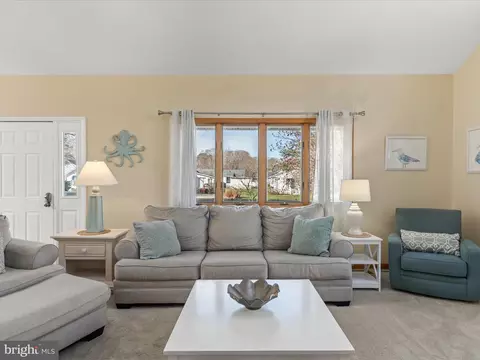 Living - 32721 E Riga Dr, Ocean View, DE 19970 photo 3 of 5