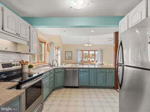 Kitchen - 32721 E Riga Dr, Ocean View, DE 19970 photo 2 of 5