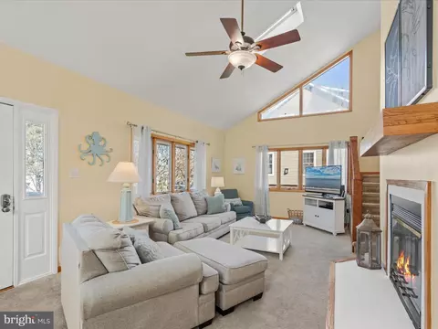Living - 32721 E Riga Dr, Ocean View, DE 19970 photo 2 of 5