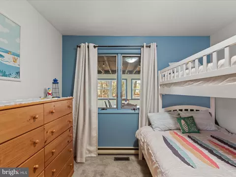 Bedroom - 32721 E Riga Dr, Ocean View, DE 19970 photo 5 of 19