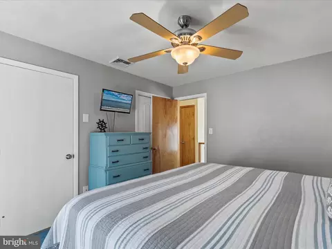Bedroom - 32721 E Riga Dr, Ocean View, DE 19970 photo 9 of 19