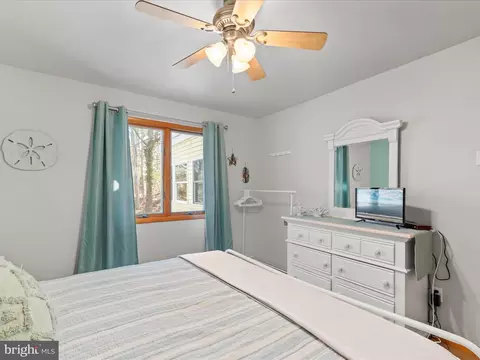 Bedroom - 32721 E Riga Dr, Ocean View, DE 19970 photo 2 of 19