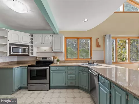 Kitchen - 32721 E Riga Dr, Ocean View, DE 19970 photo 5 of 5