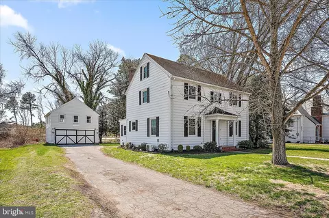 8 Lighthouse Rd, Selbyville, DE 19975