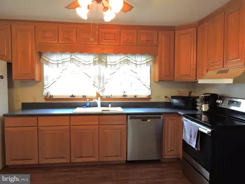 Kitchen - 910 Park Dr, Seaford, DE 19973 photo 2 of 4