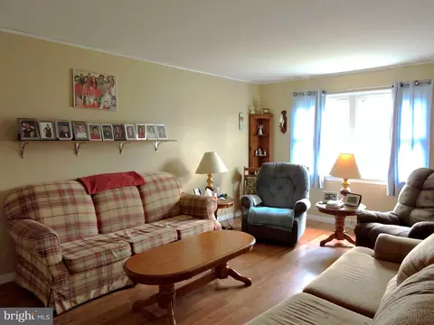 Living - 910 Park Dr, Seaford, DE 19973 photo 1 of 3