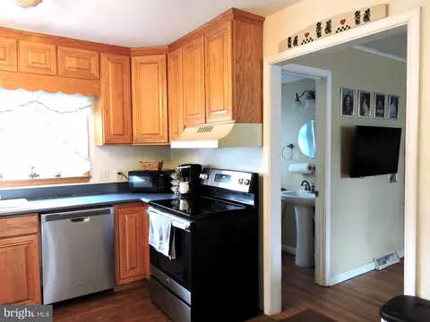 Kitchen - 910 Park Dr, Seaford, DE 19973 photo 3 of 4