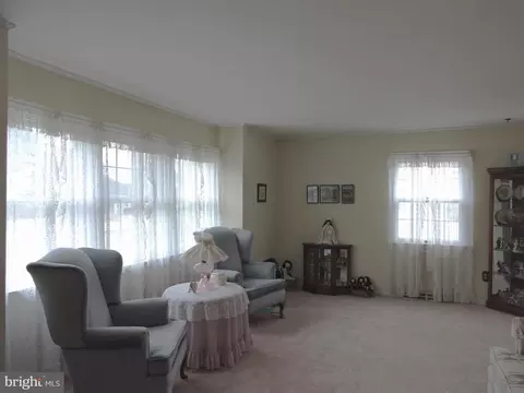 Living - 910 Park Dr, Seaford, DE 19973 photo 3 of 3
