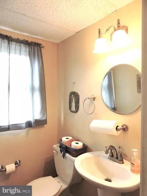 Bath - 910 Park Dr, Seaford, DE 19973 photo 1 of 1