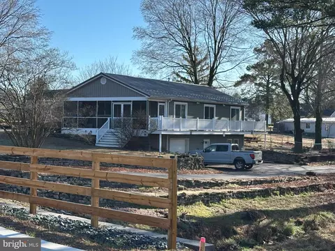 517 King St, Laurel, DE 19956 photo 2