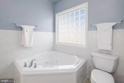 Bath - 16408 Winding River Dr, Milton, DE 19968 photo 1 of 2