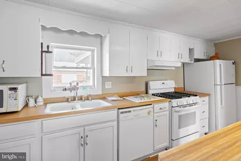 Kitchen - 28059 Broadkill Rd, Milton, DE 19968 photo 4 of 4