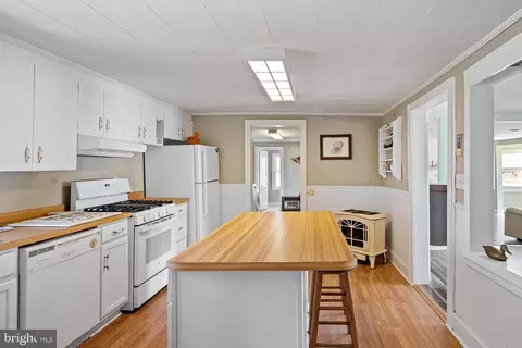 Kitchen - 28059 Broadkill Rd, Milton, DE 19968 photo 3 of 4