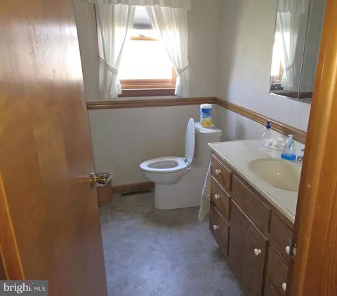 Bath - 116 Broad Creek Rd, Laurel, DE 19956 photo 1 of 1