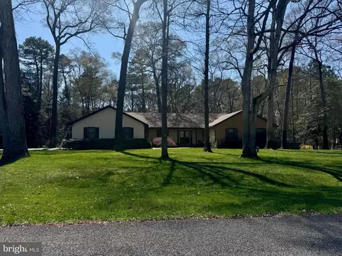 8 Woodland Dr, Seaford, DE 19973