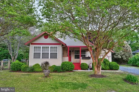 24 Assawoman Ave, Ocean View, DE 19970