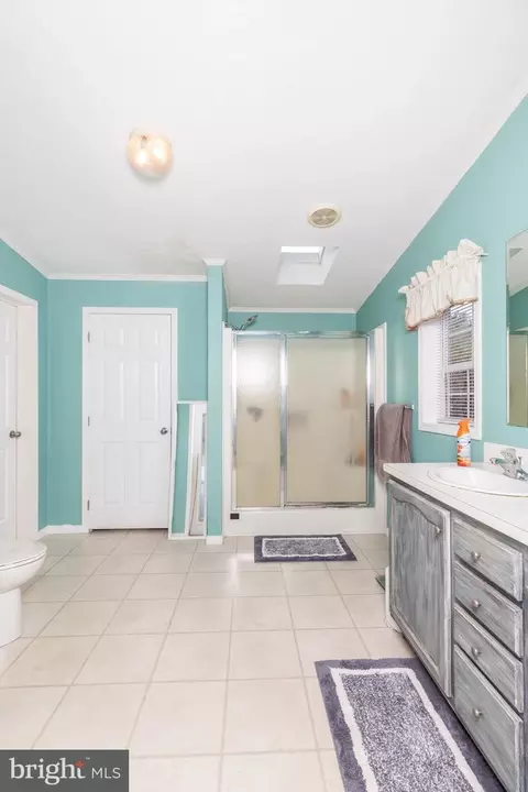 Bath - 34480 Hitch Pond Rd, Laurel, DE 19956 photo 2 of 4