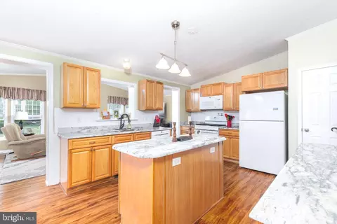 Kitchen - 34480 Hitch Pond Rd, Laurel, DE 19956 photo 3 of 4