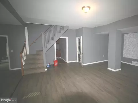 Living - 103 West St, Laurel, DE 19956 photo 1 of 2