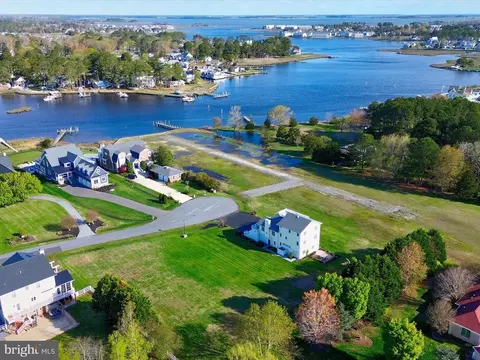 3 Demarie Dr, Ocean View, DE 19970