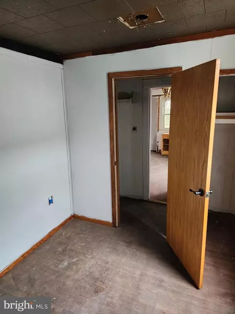 Entry Way - 615 Center St, Laurel, DE 19956 photo 3 of 10