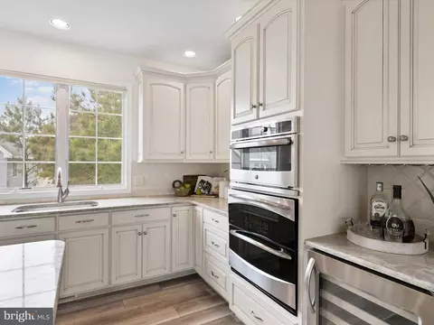 Kitchen - 39668 Hamptons Ln, Bethany Beach, DE 19930 photo 9 of 11