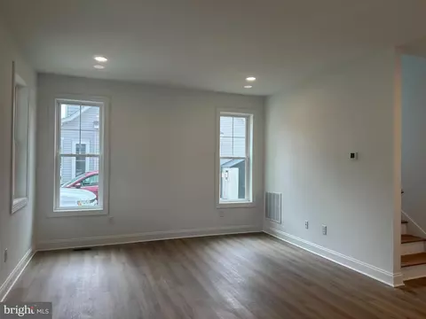 Living - 506 S Central Ave, Laurel, DE 19956 photo 2 of 3