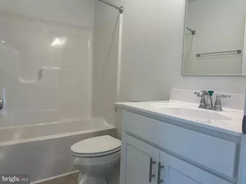 Bath - 506 S Central Ave, Laurel, DE 19956 photo 2 of 2