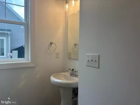Bath - 506 S Central Ave, Laurel, DE 19956 photo 1 of 2