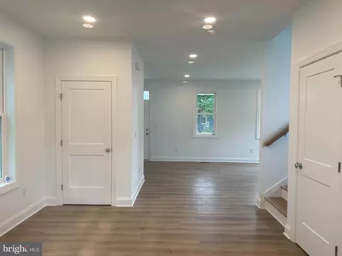 Entry Way - 506 S Central Ave, Laurel, DE 19956 photo 1 of 5