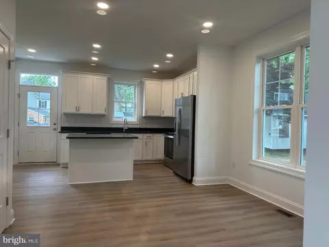 Entry Way - 506 S Central Ave, Laurel, DE 19956 photo 2 of 5