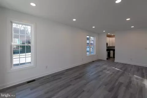 Living - 93 W 6th St, Laurel, DE 19956 photo 1 of 3