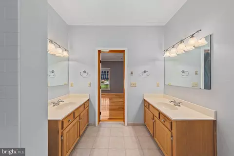Bath - 17 Elliott Ave, Ocean View, DE 19970 photo 2 of 4
