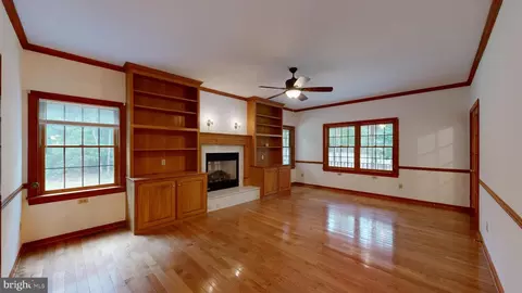 Living - 30751 Al Jan Dr, Laurel, DE 19956 photo 3 of 9