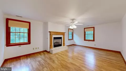 Living - 30751 Al Jan Dr, Laurel, DE 19956 photo 5 of 9